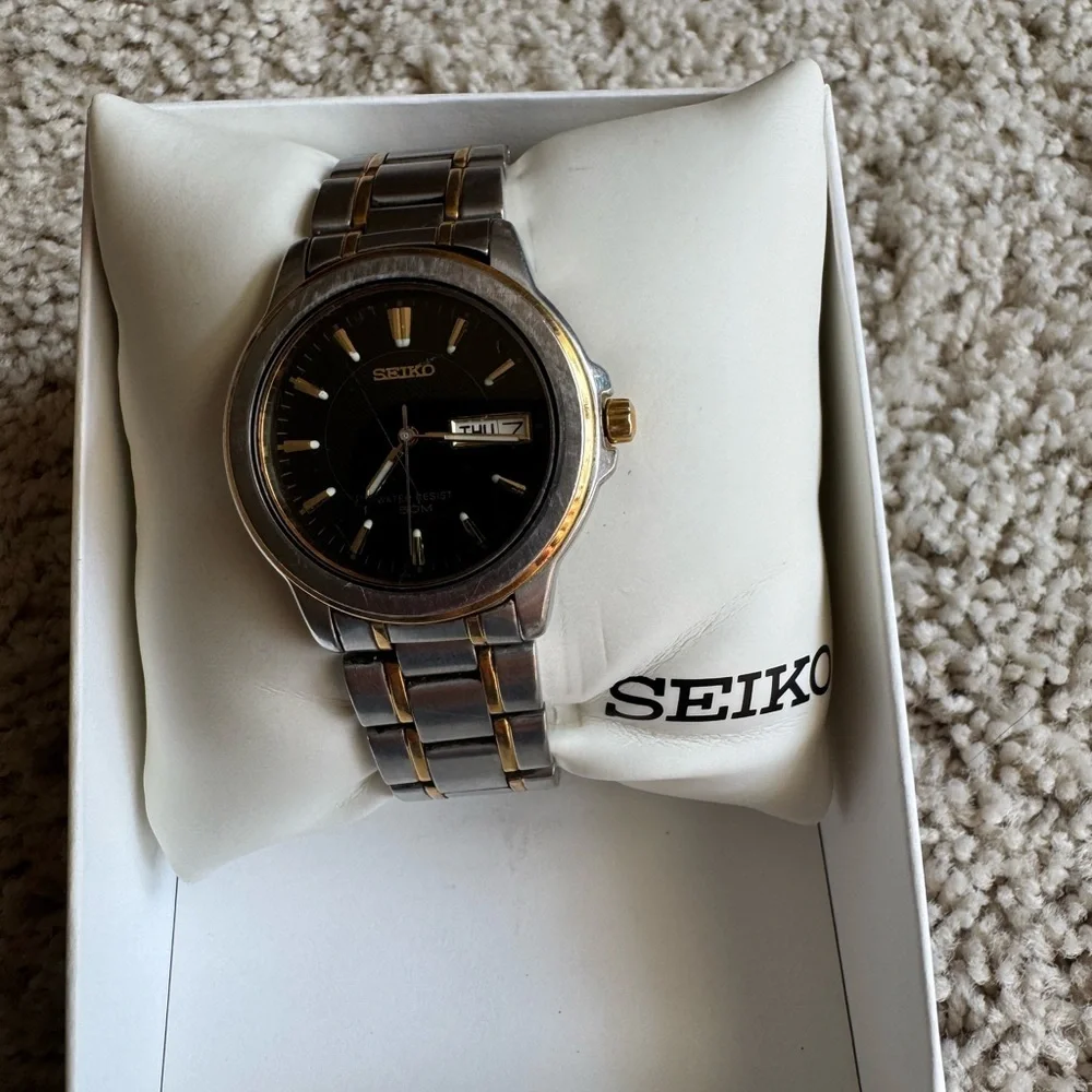 Seiko Silver and Copper Men's Black Face Wristwatch with Box Day And Date